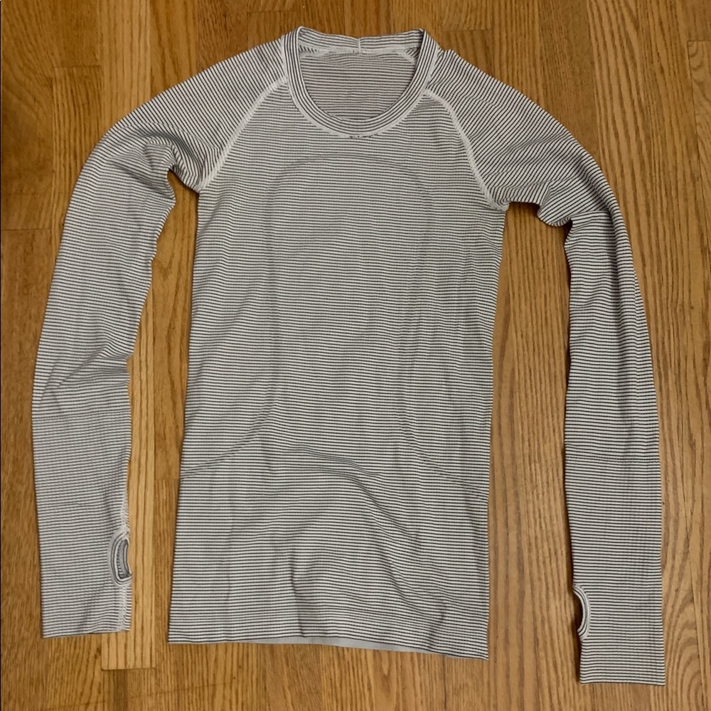 Lululemon swiftly tech long sleeve size 4